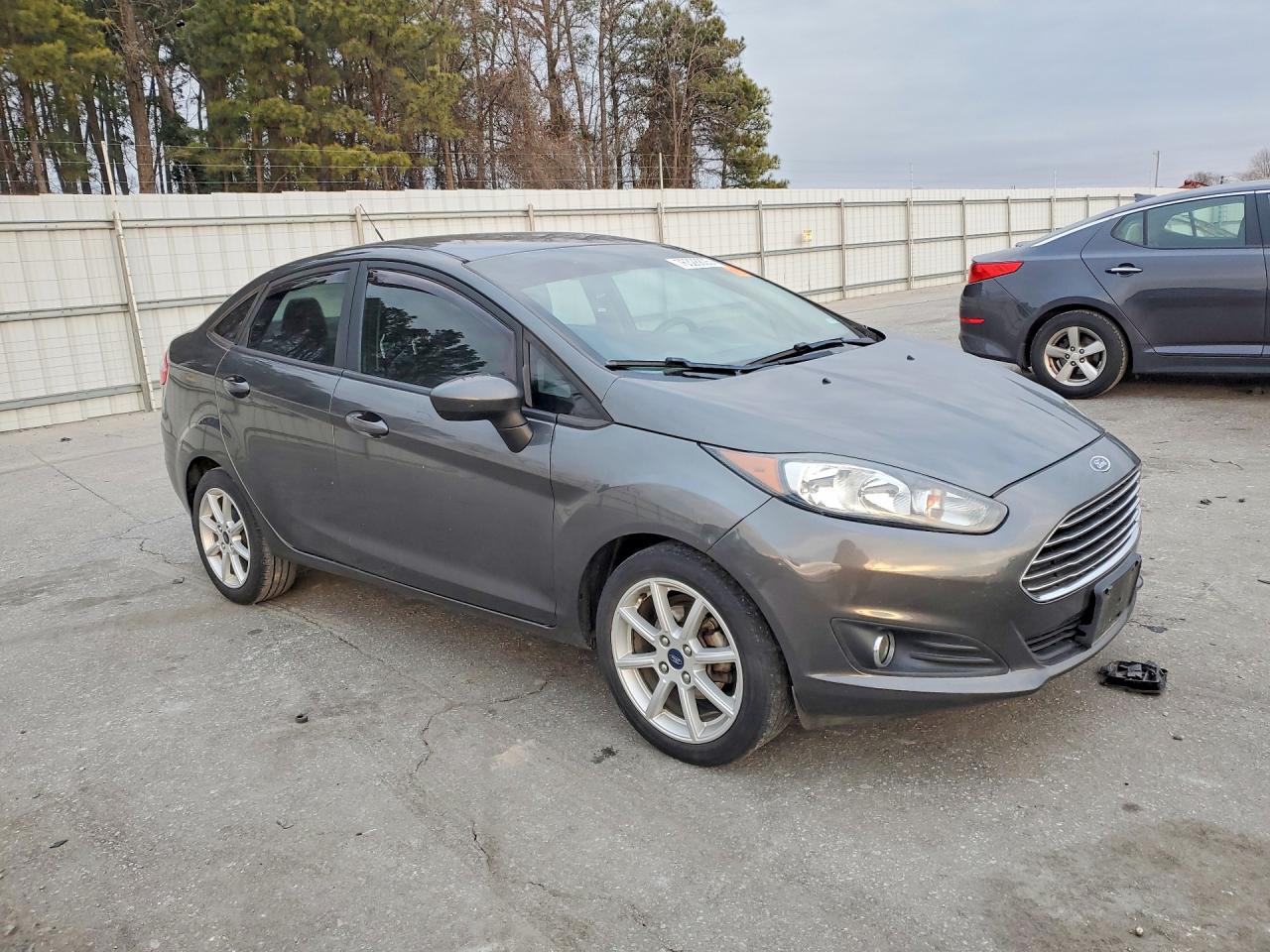 2019 FORD FIESTA SE photo 4