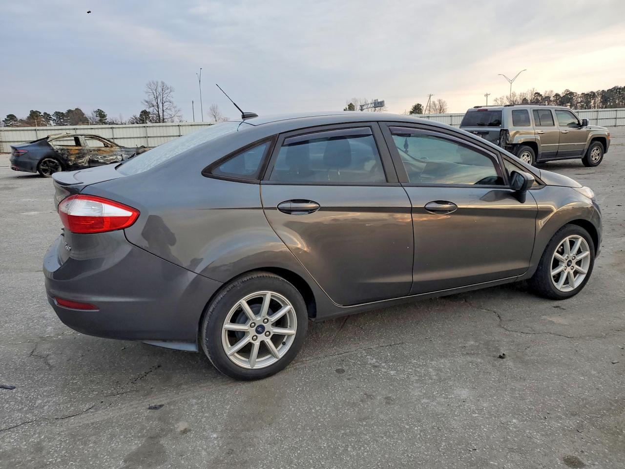 2019 FORD FIESTA SE photo 3