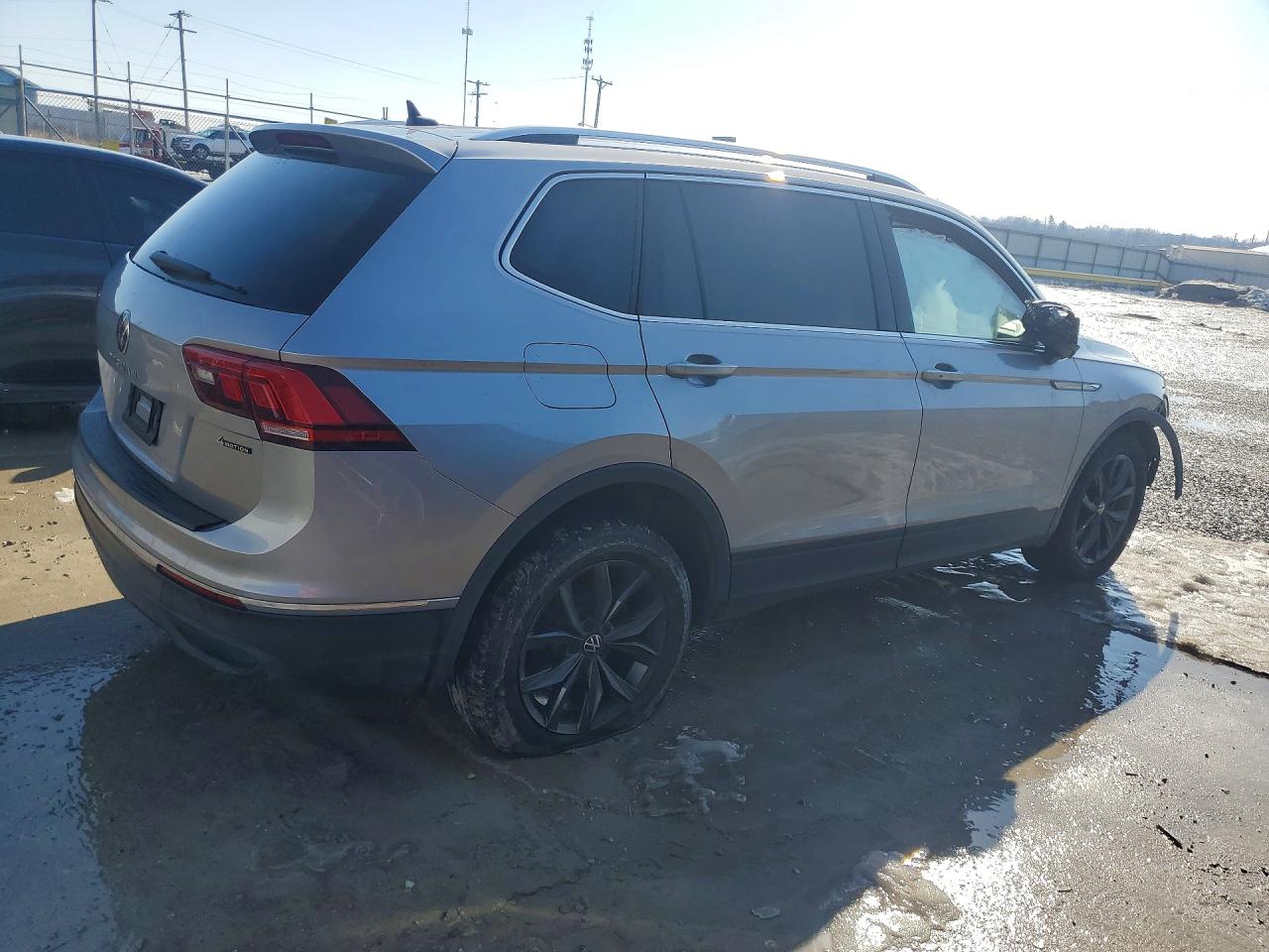 2024 VOLKSWAGEN TIGUAN SE photo 3