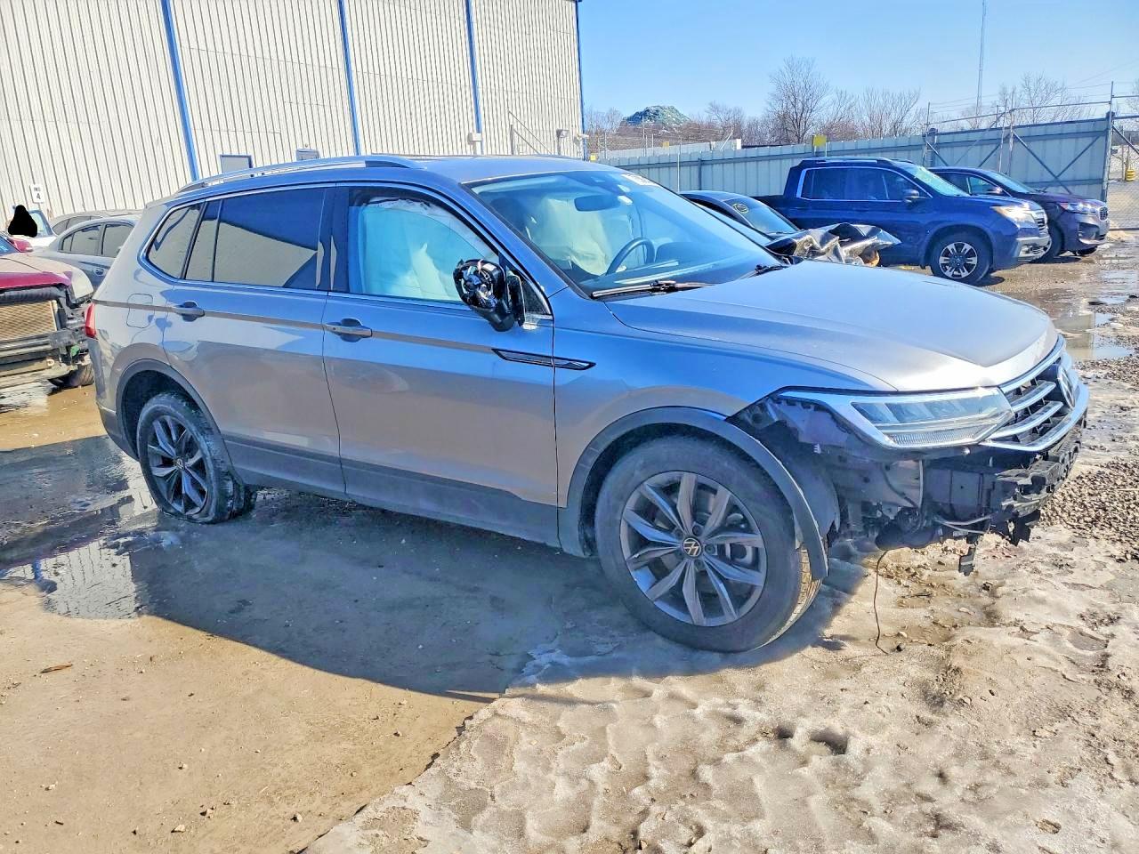 2024 VOLKSWAGEN TIGUAN SE photo 4