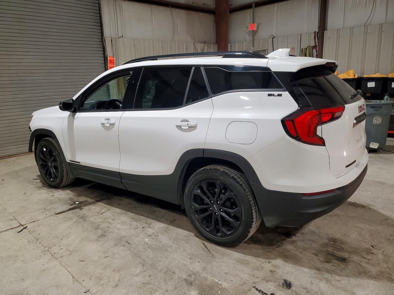 2019 GMC TERRAIN SLE photo 2