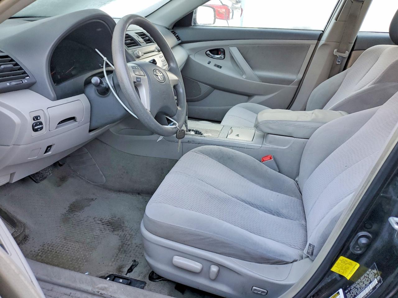 2011 TOYOTA CAMRY LE photo 7