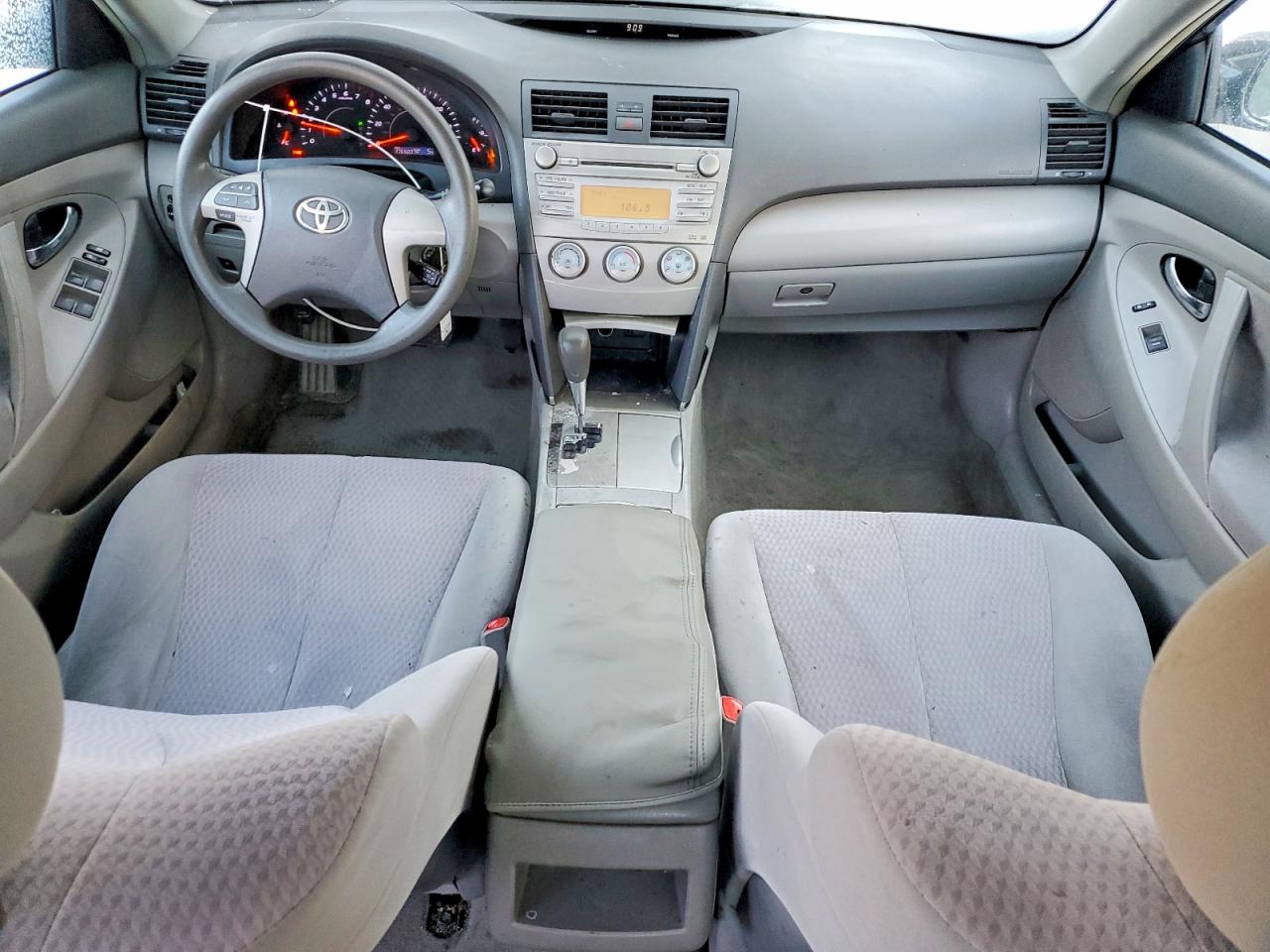 2011 TOYOTA CAMRY LE photo 8