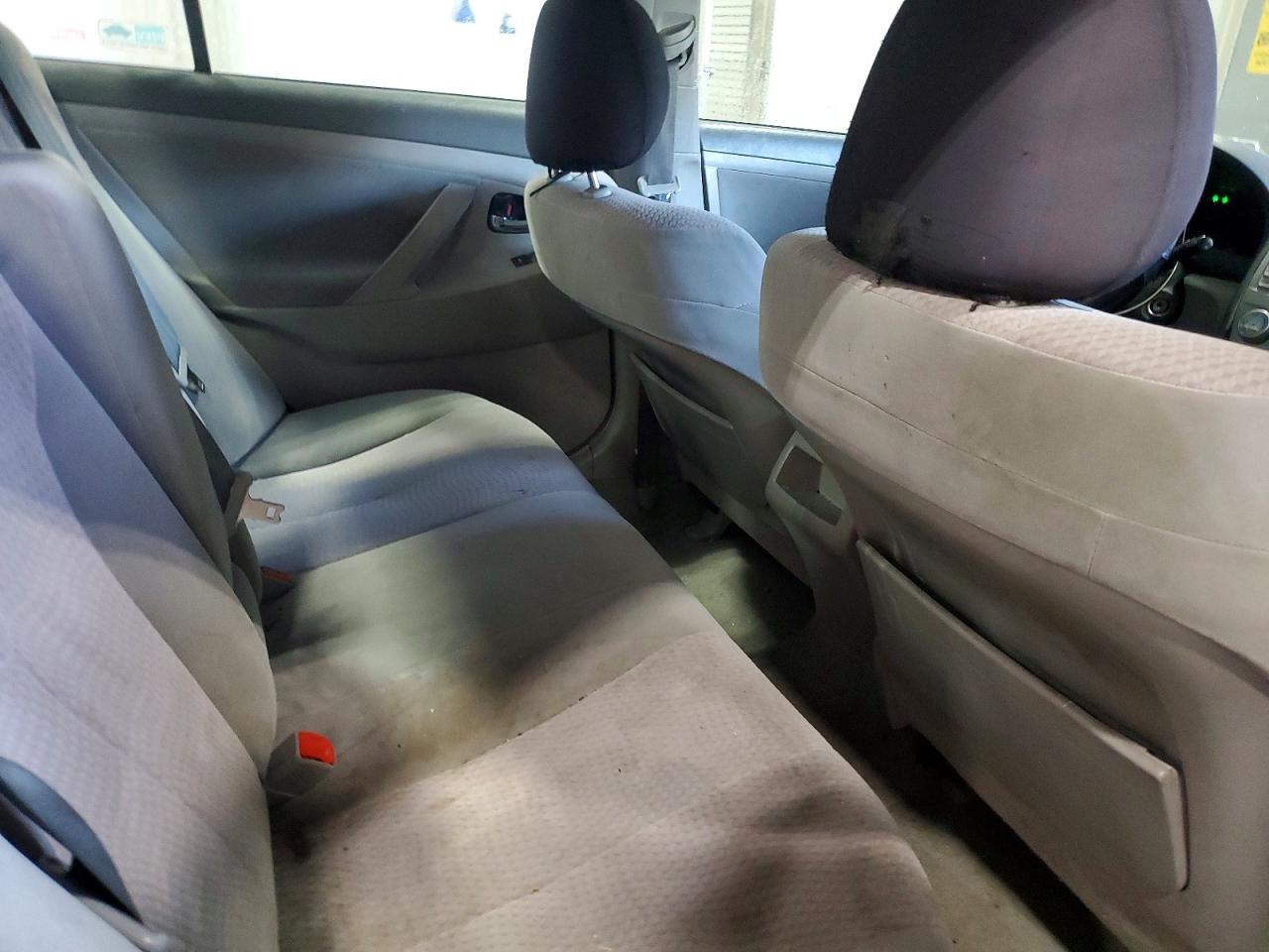 2011 TOYOTA CAMRY LE photo 10