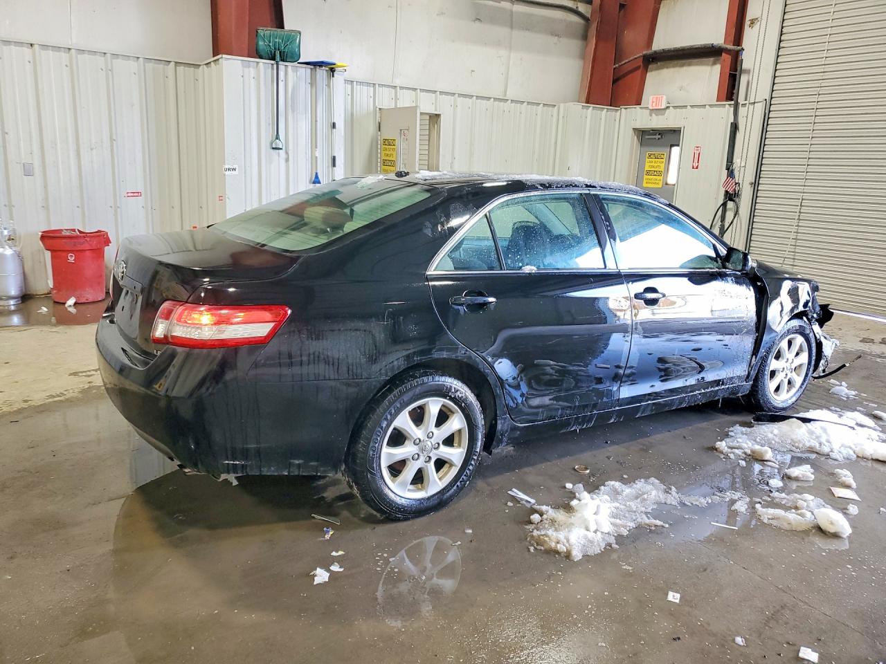 2011 TOYOTA CAMRY LE photo 3