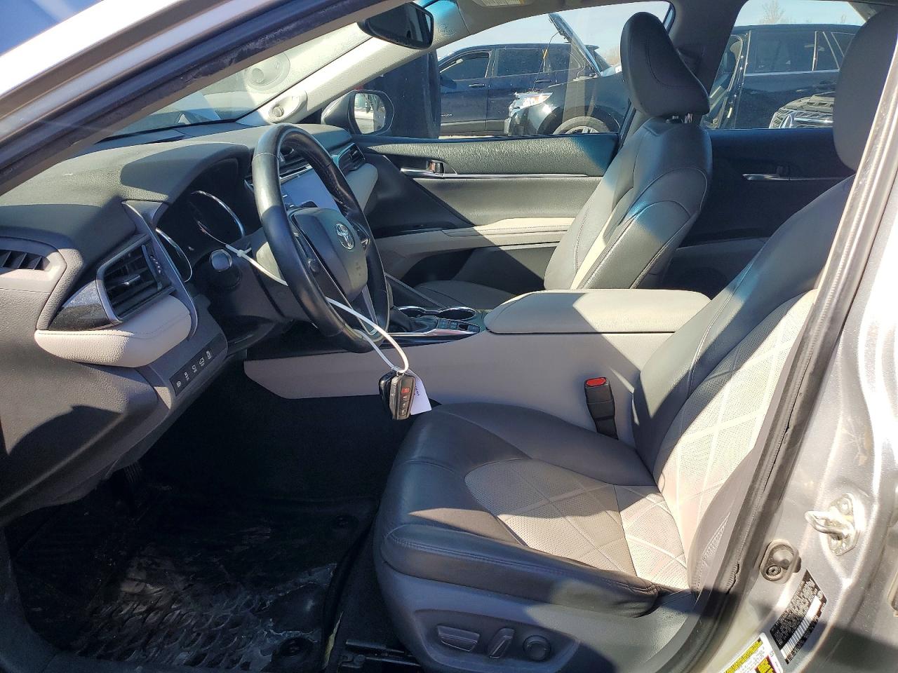 2019 TOYOTA CAMRY HYBRID photo 13