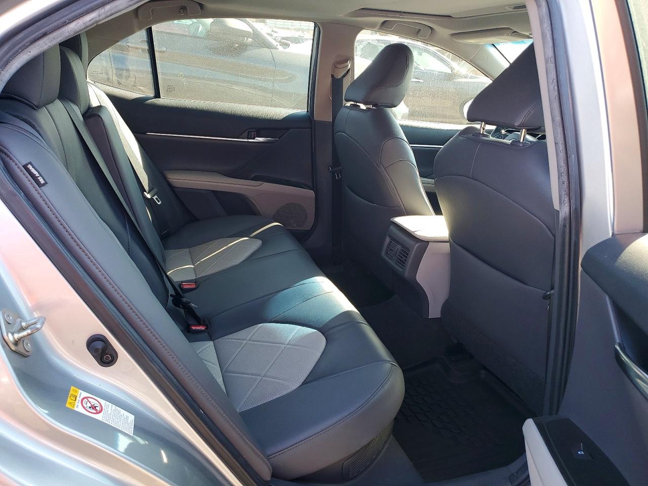 2019 TOYOTA CAMRY HYBRID photo 19