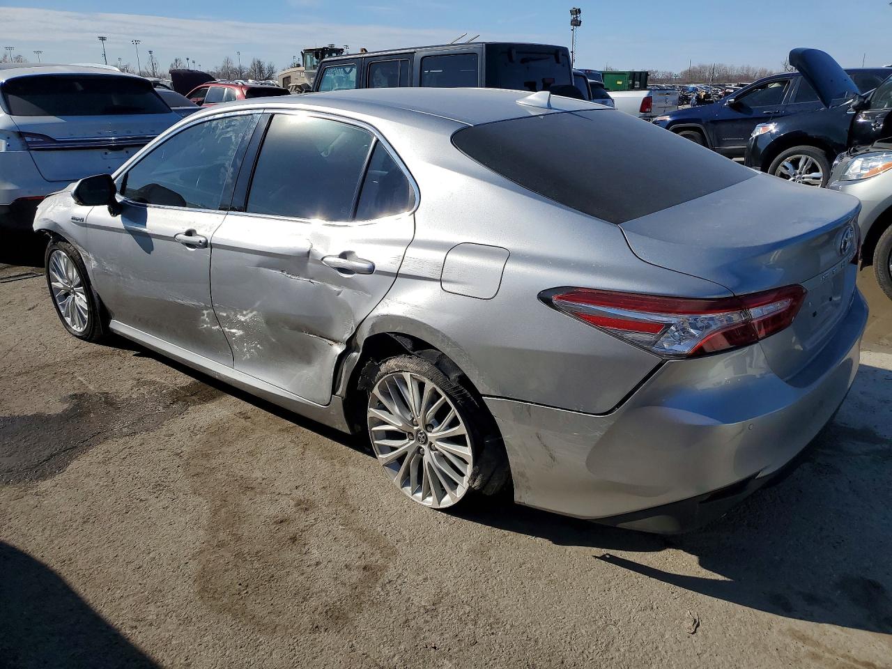 2019 TOYOTA CAMRY HYBRID photo 3