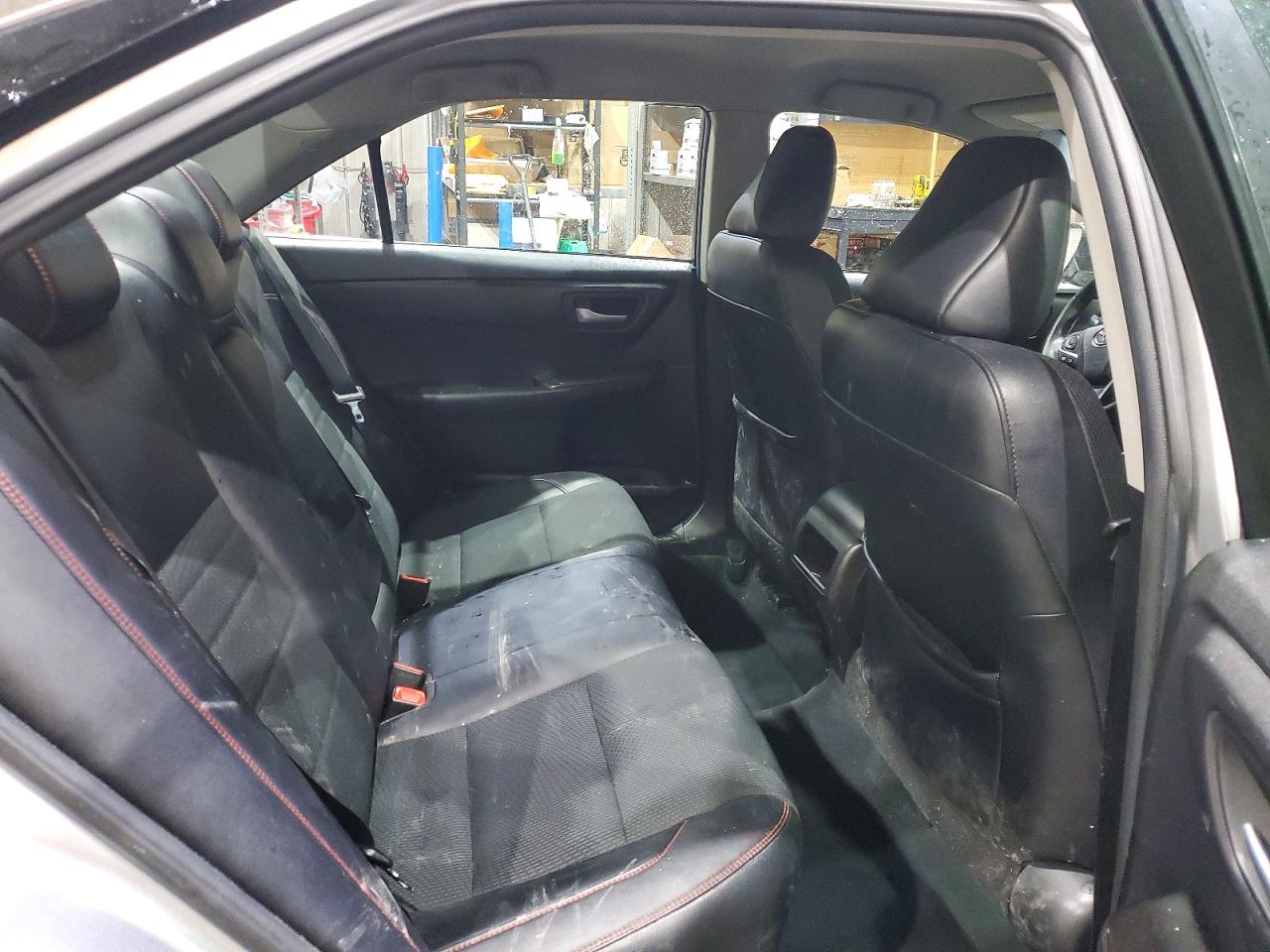 2017 TOYOTA CAMRY SE photo 19