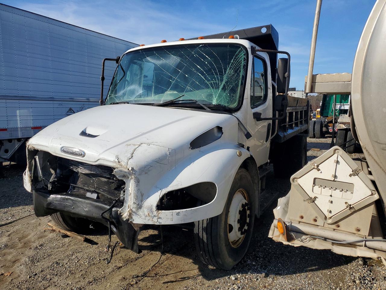 2005 FREIGHTLINER M2