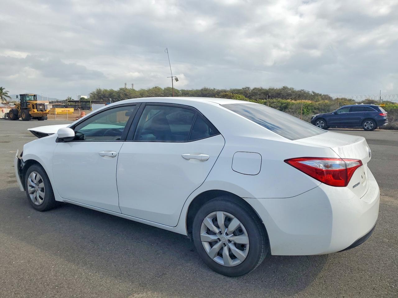 2014 TOYOTA COROLLA L photo 2