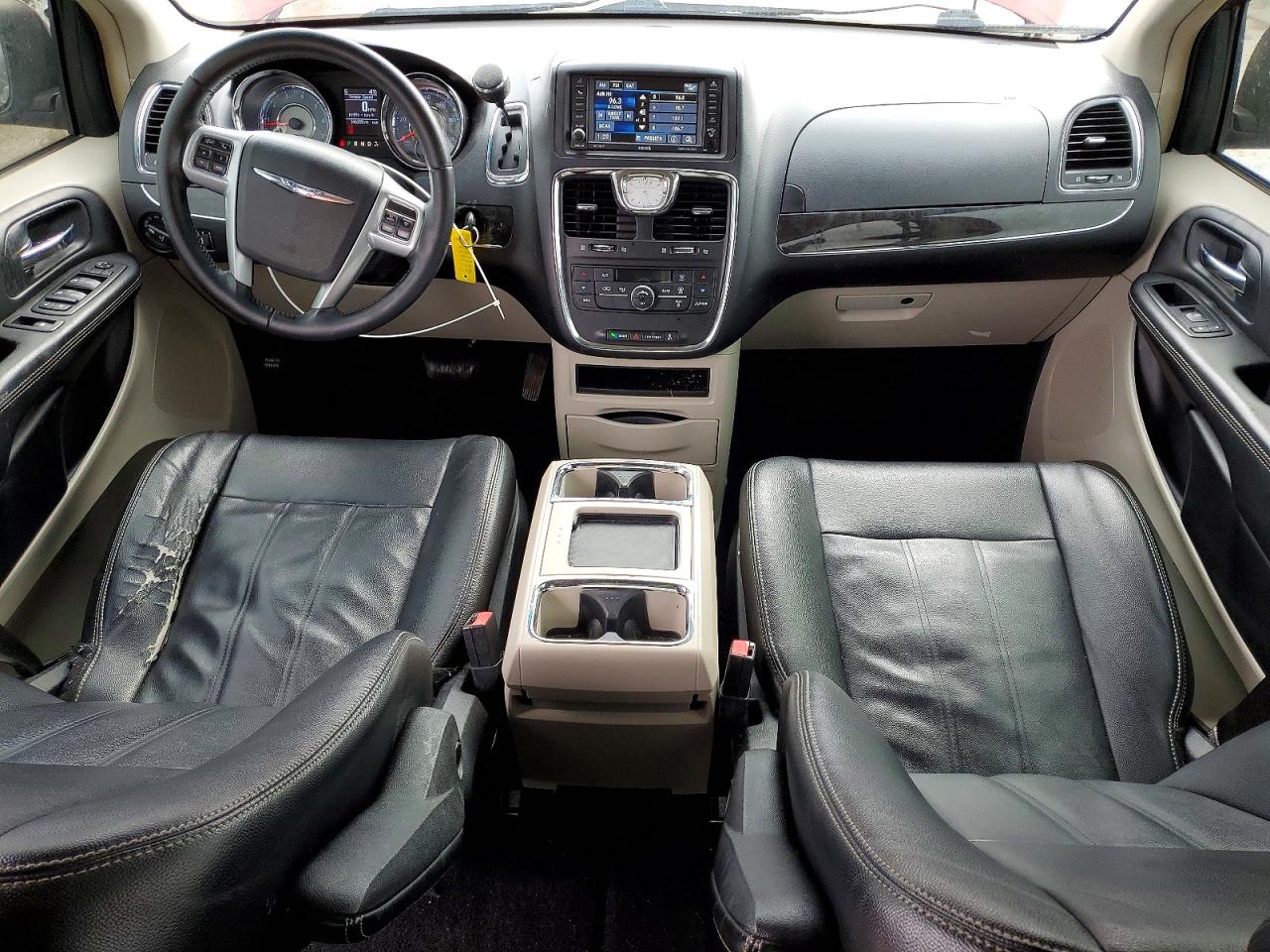 2013 CHRYSLER TOWN & COUNTRY TOURING photo 8