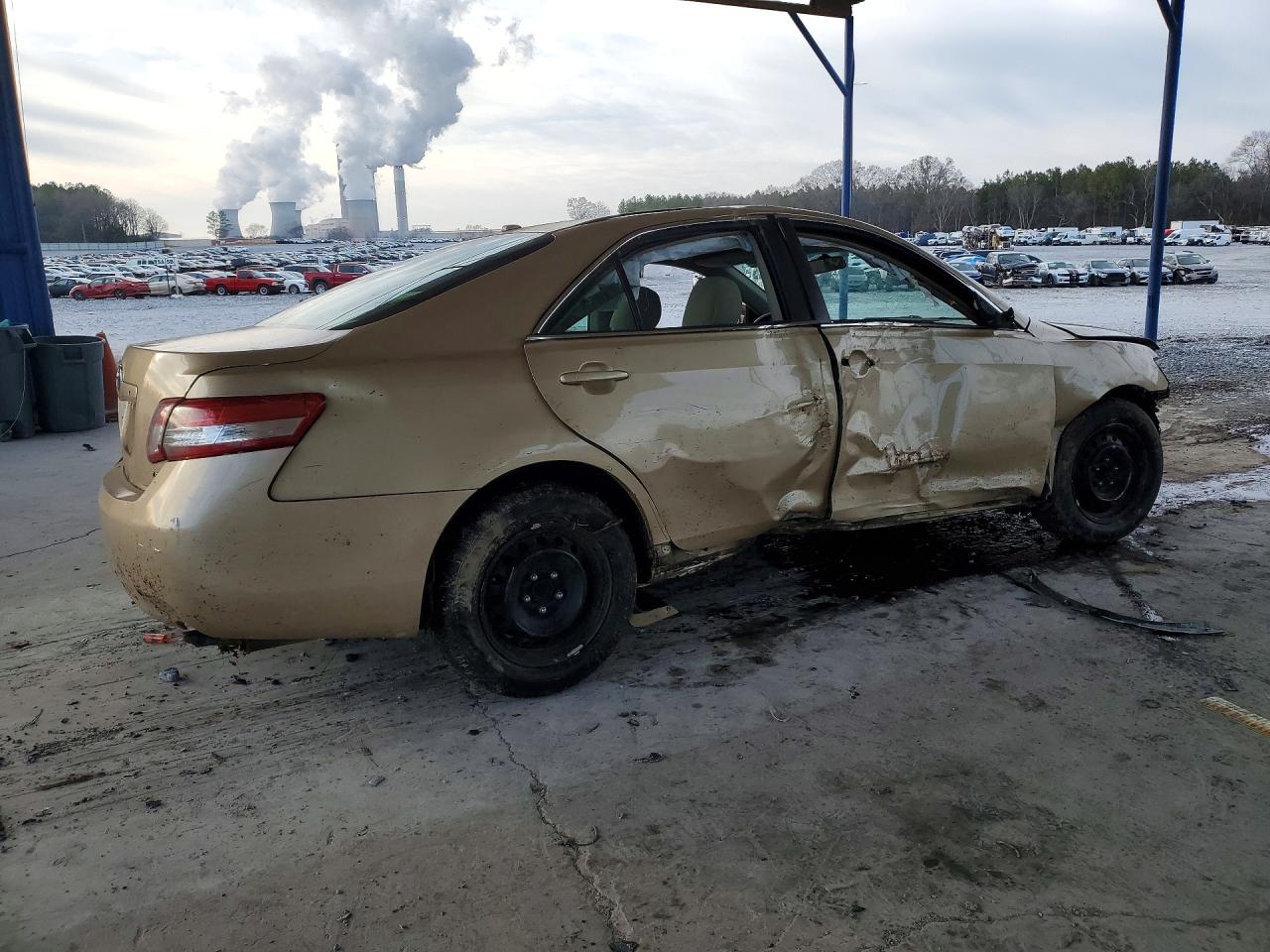 2011 TOYOTA CAMRY BASE photo 3