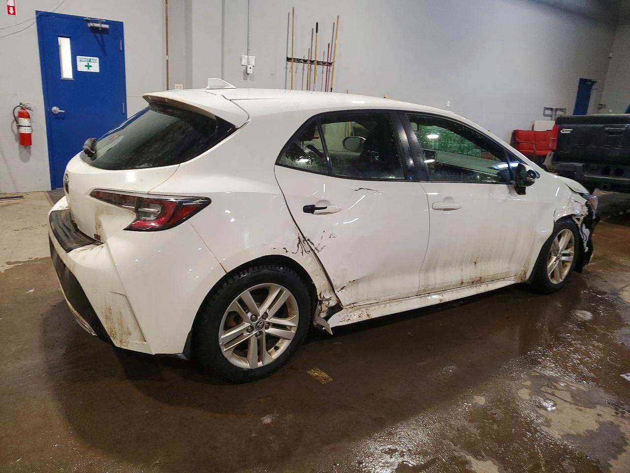 2019 TOYOTA COROLLA SE photo 3