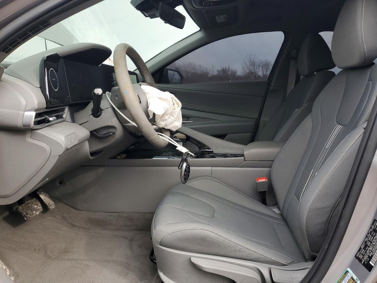 2025 HYUNDAI ELANTRA SEL photo 19