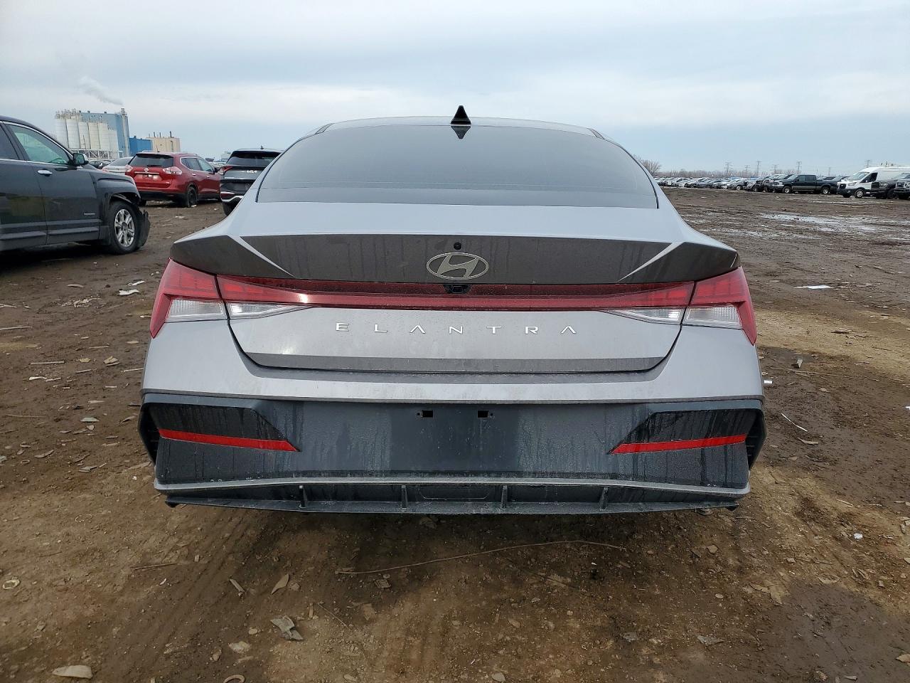 2025 HYUNDAI ELANTRA SEL photo 16
