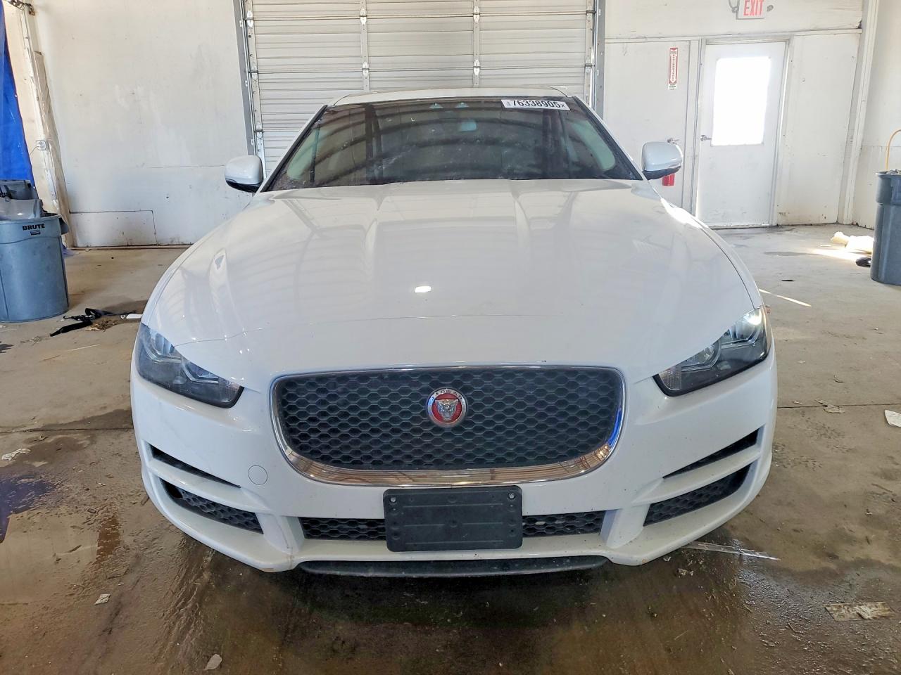 2017 JAGUAR XE photo 5