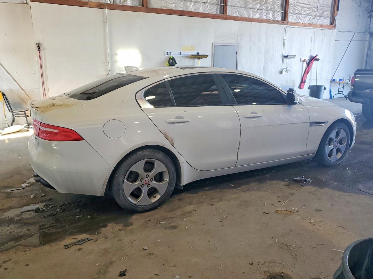 2017 JAGUAR XE photo 3