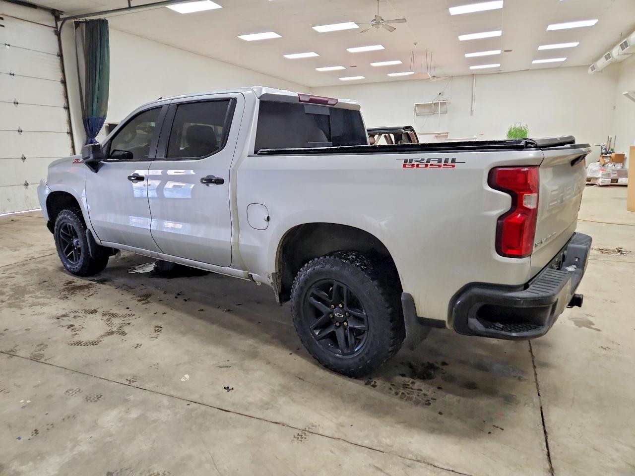 2019 CHEVROLET SILVERADO K1500 LT TRAIL BOSS photo 2