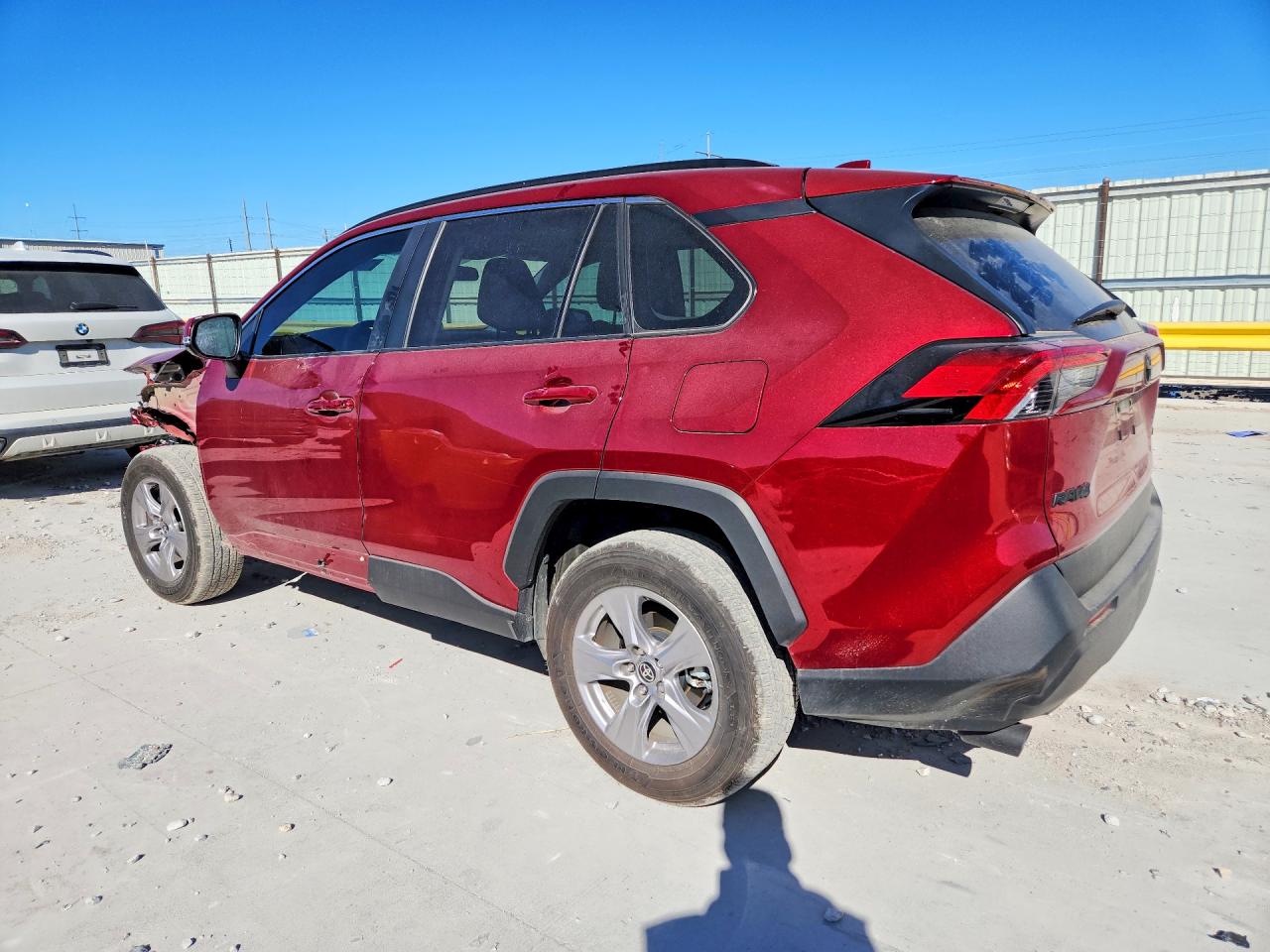 2025 TOYOTA RAV4 XLE photo 2