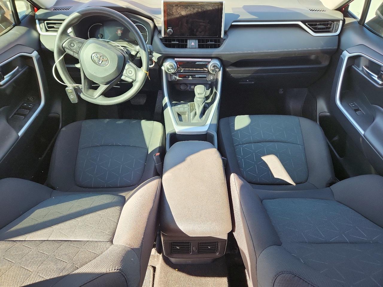 2025 TOYOTA RAV4 XLE photo 8