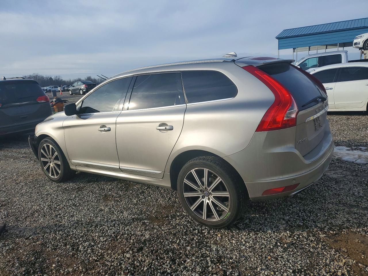 2016 VOLVO XC60 T5 PREMIER photo 3