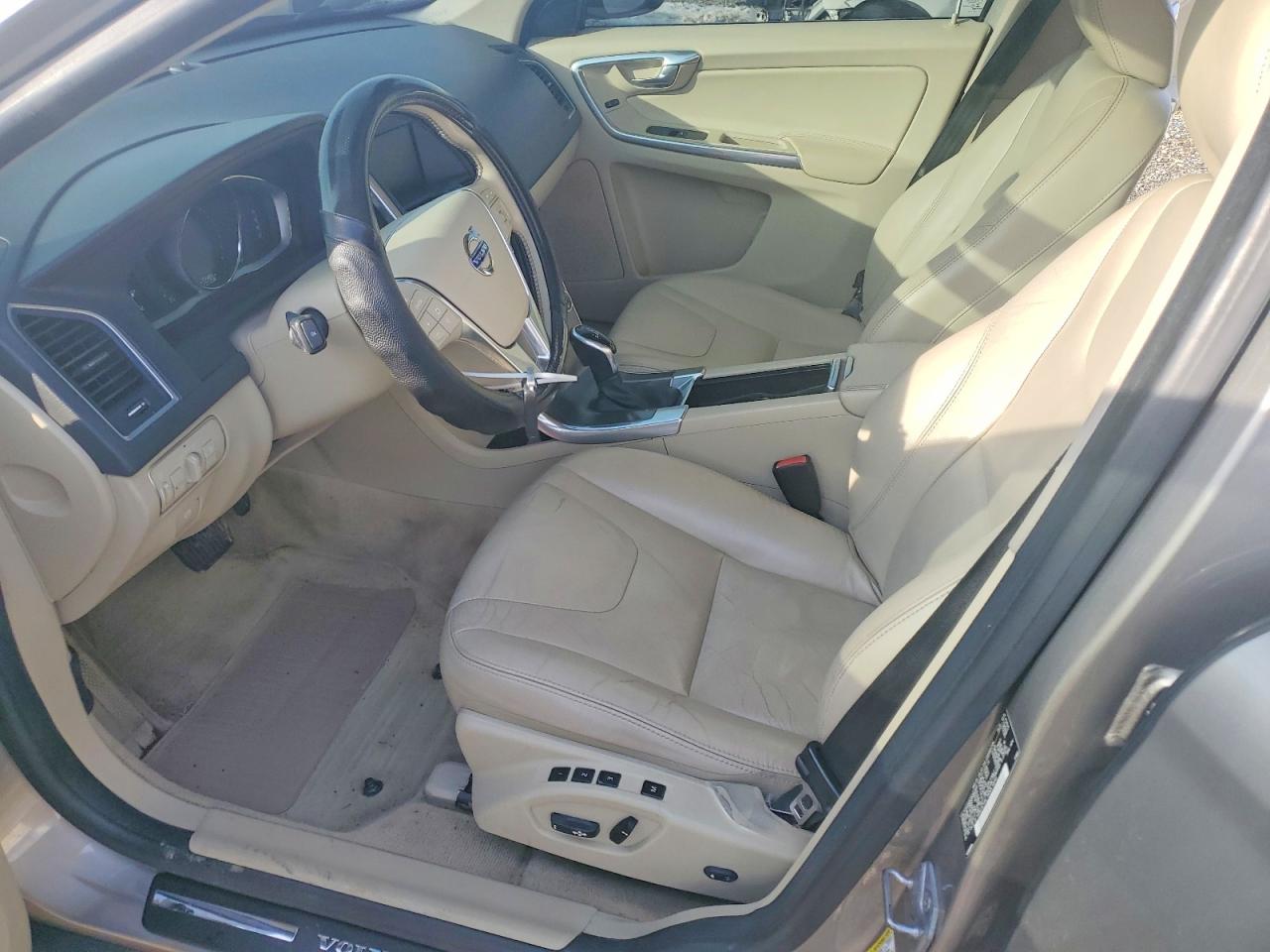 2016 VOLVO XC60 T5 PREMIER photo 13