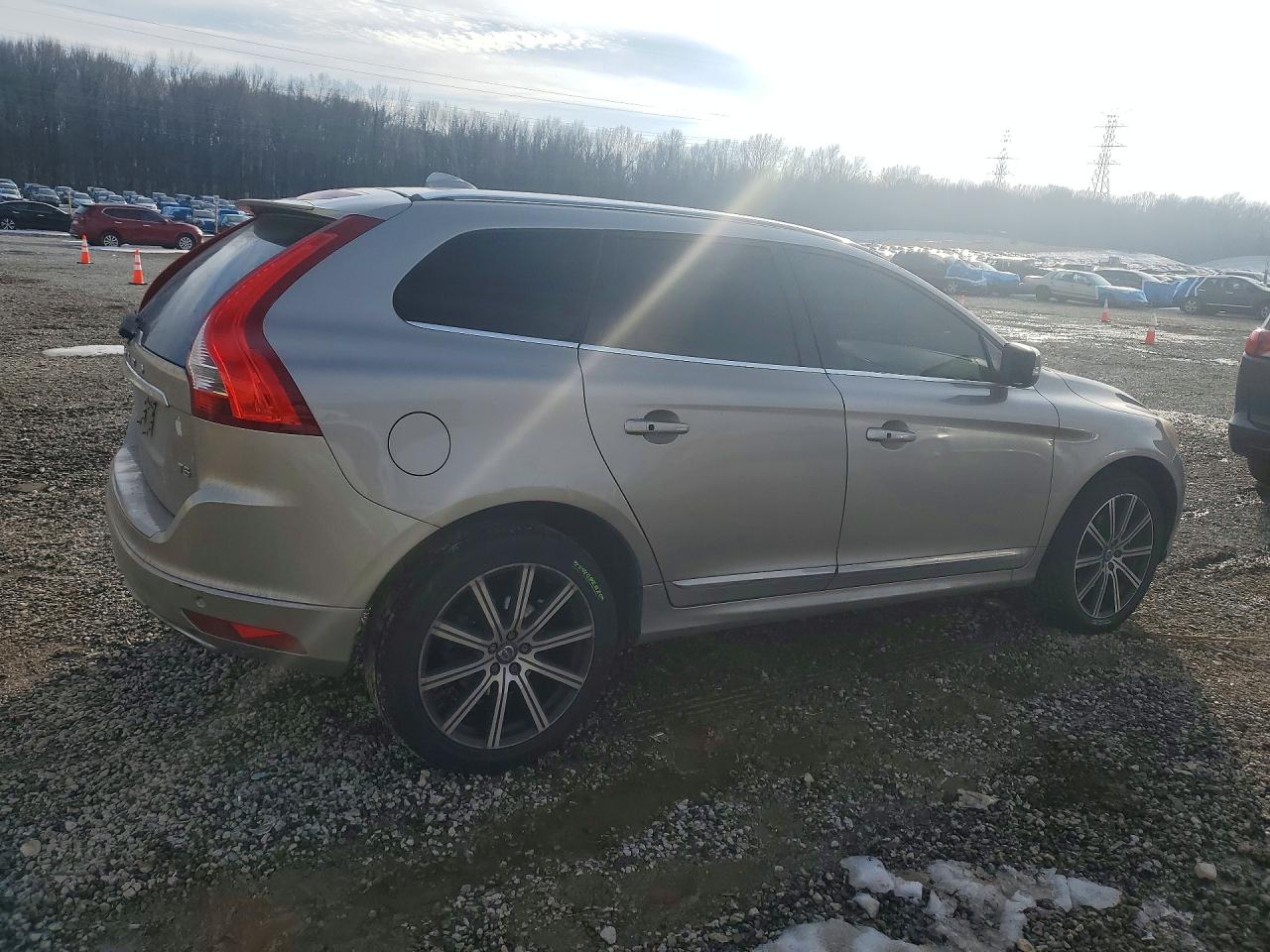 2016 VOLVO XC60 T5 PREMIER photo 5