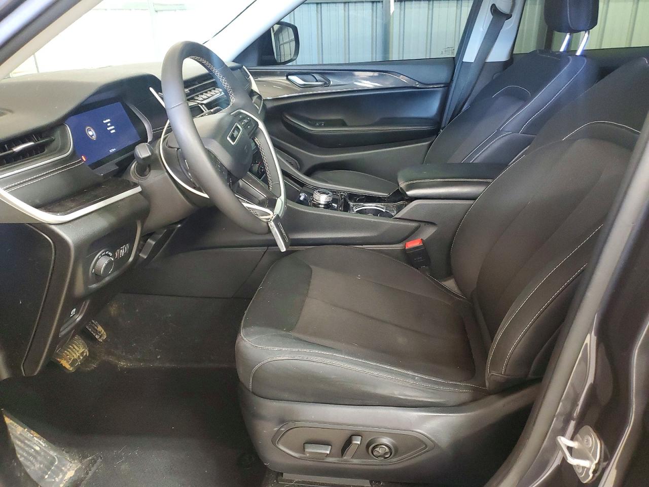 2023 JEEP GRAND CHEROKEE L LAREDO photo 13