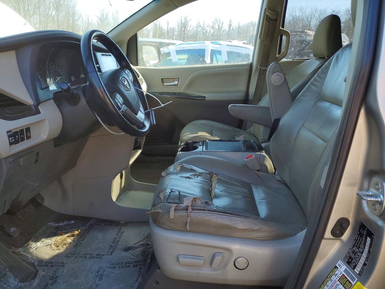2016 TOYOTA SIENNA photo 7