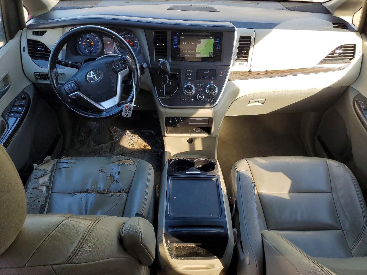 2016 TOYOTA SIENNA photo 8