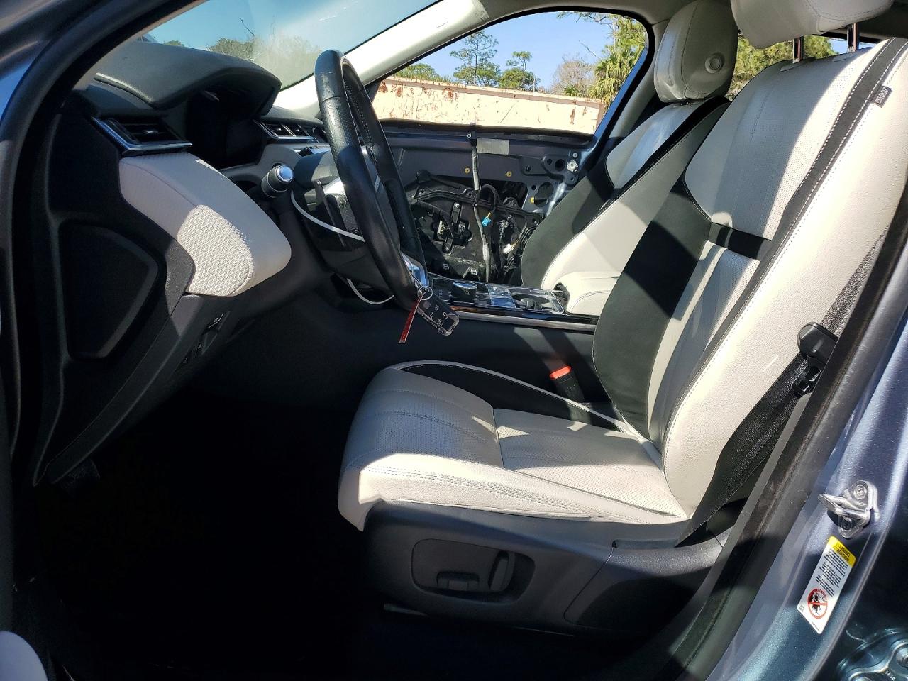 2019 LAND ROVER RANGE ROVER VELAR S photo 13