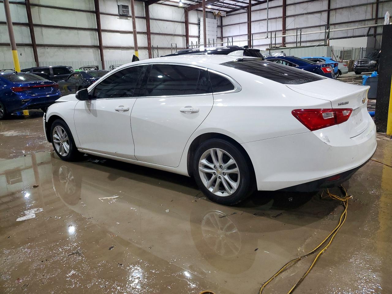2018 CHEVROLET MALIBU LT photo 2