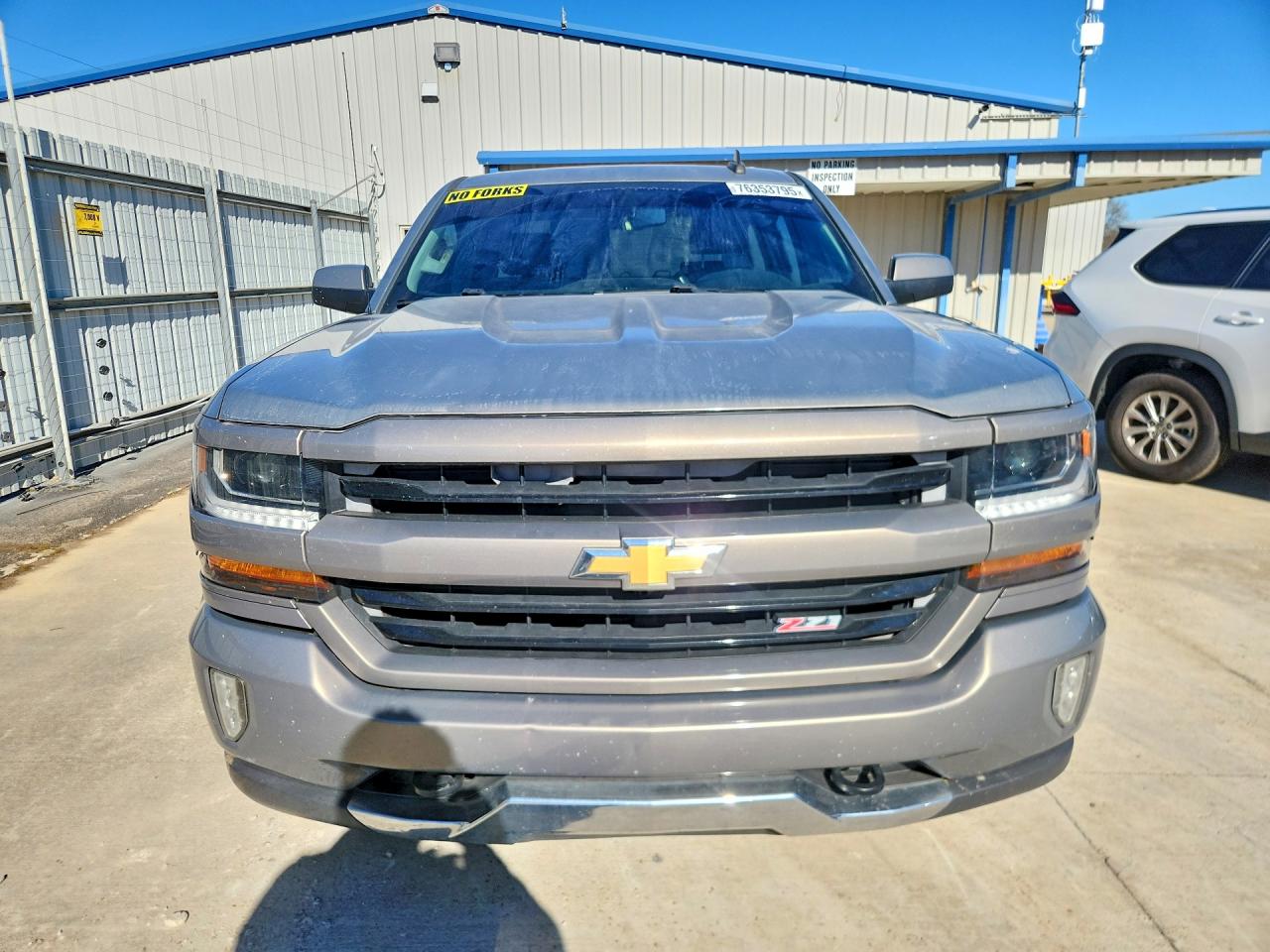 2017 CHEVROLET SILVERADO K1500 LT photo 5