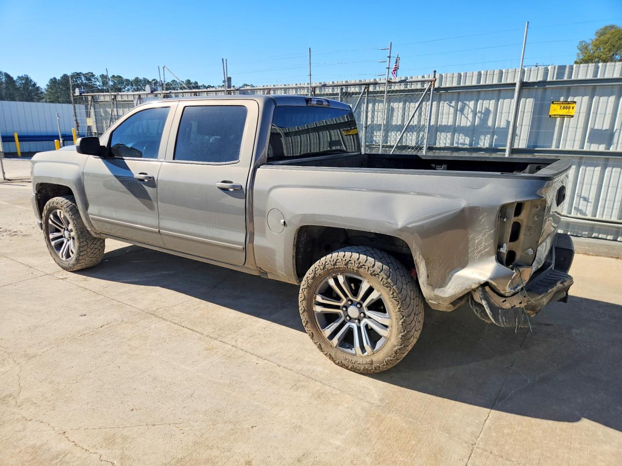 2017 CHEVROLET SILVERADO K1500 LT photo 2