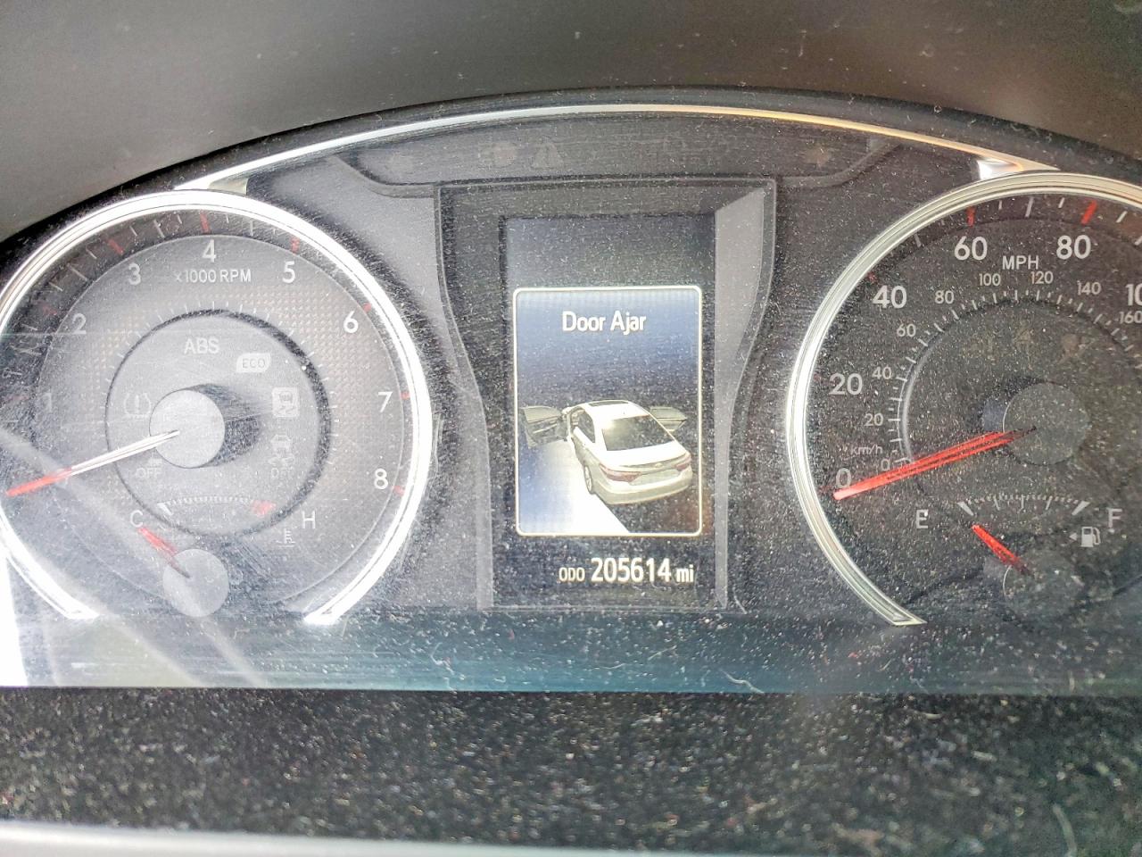 2015 TOYOTA CAMRY LE photo 25