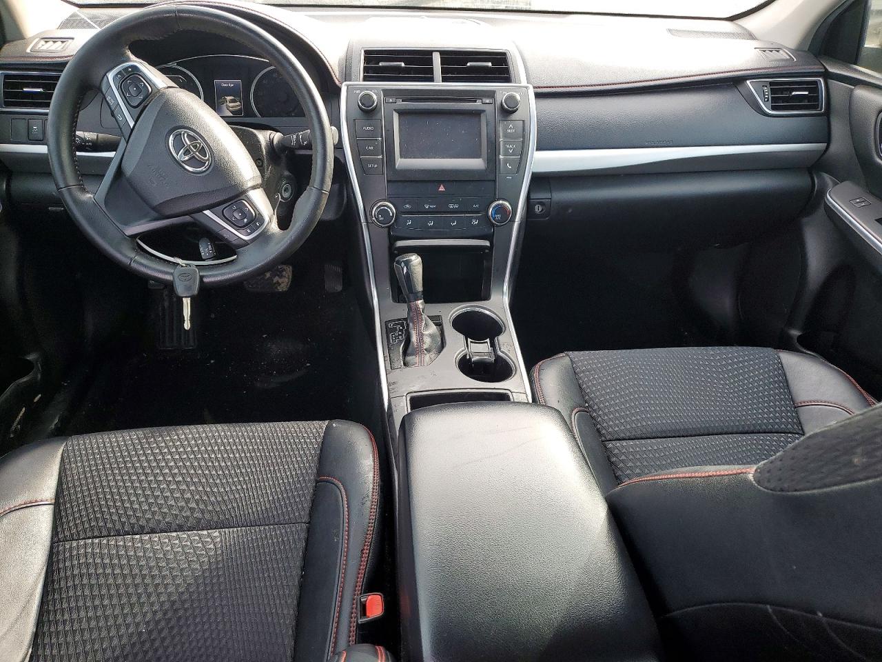 2015 TOYOTA CAMRY LE photo 22