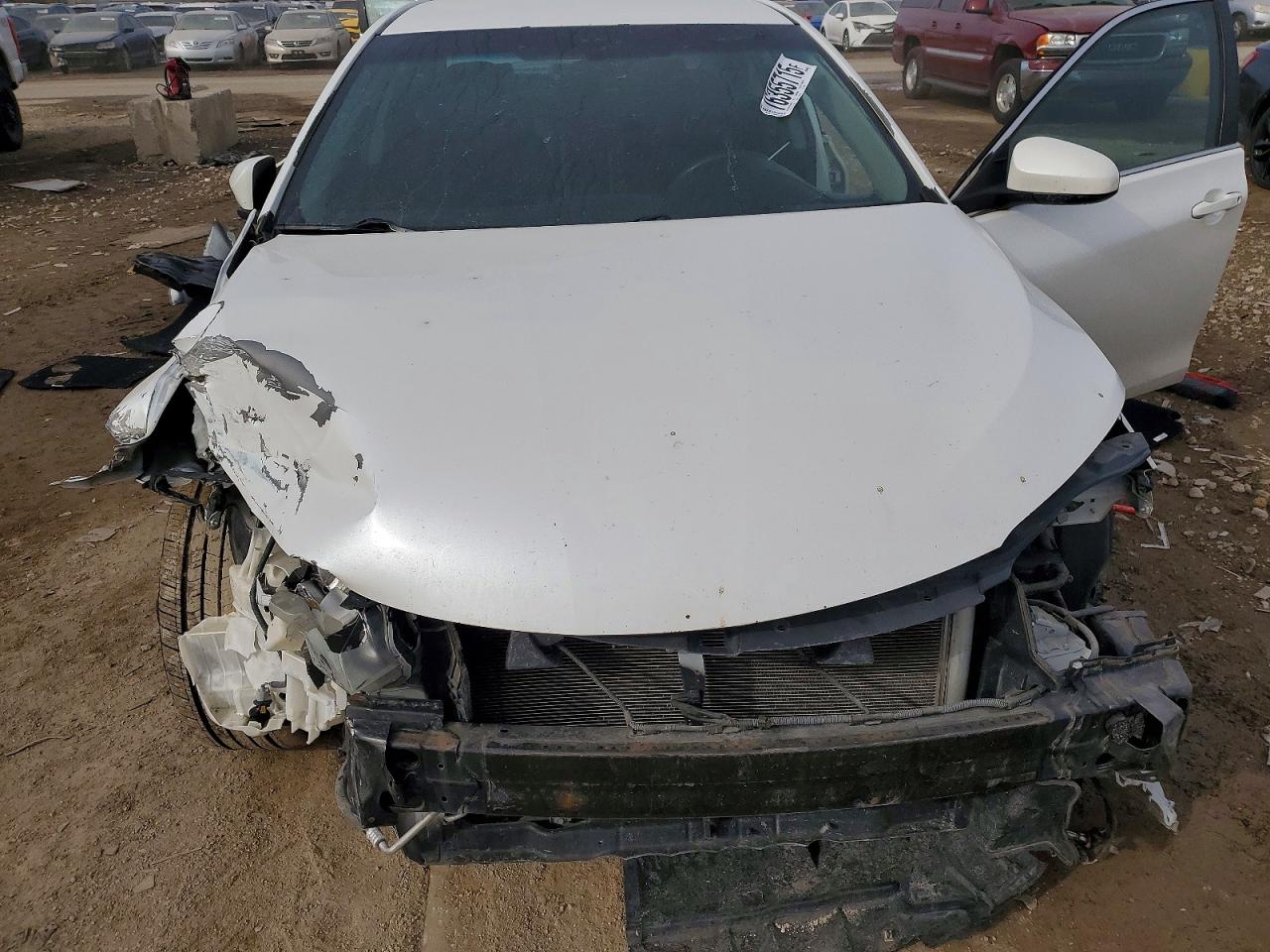 2015 TOYOTA CAMRY LE photo 31