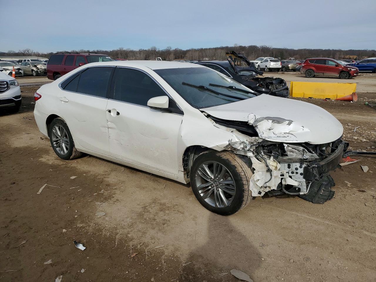 2015 TOYOTA CAMRY LE photo 10