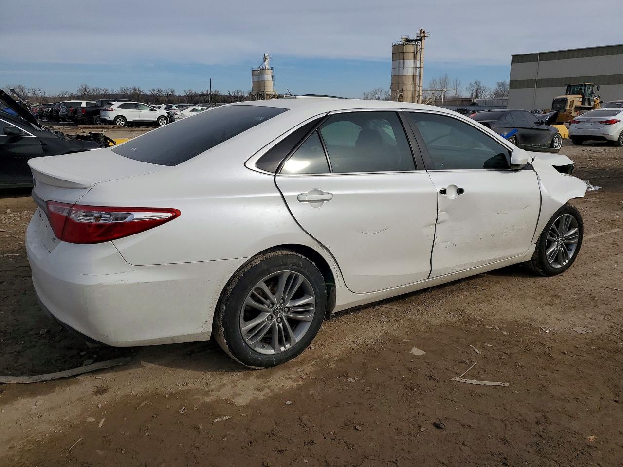 2015 TOYOTA CAMRY LE photo 7