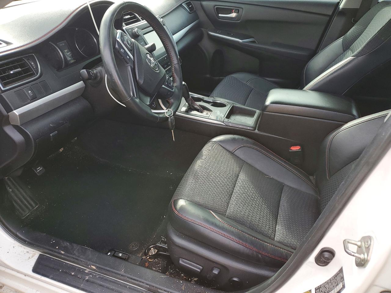 2015 TOYOTA CAMRY LE photo 19