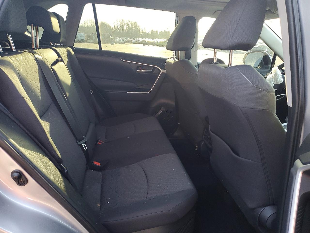 2021 TOYOTA RAV4 photo 10