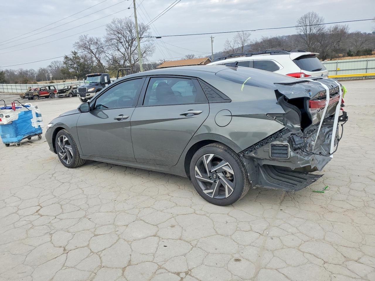 2025 HYUNDAI ELANTRA SEL SPORT photo 3
