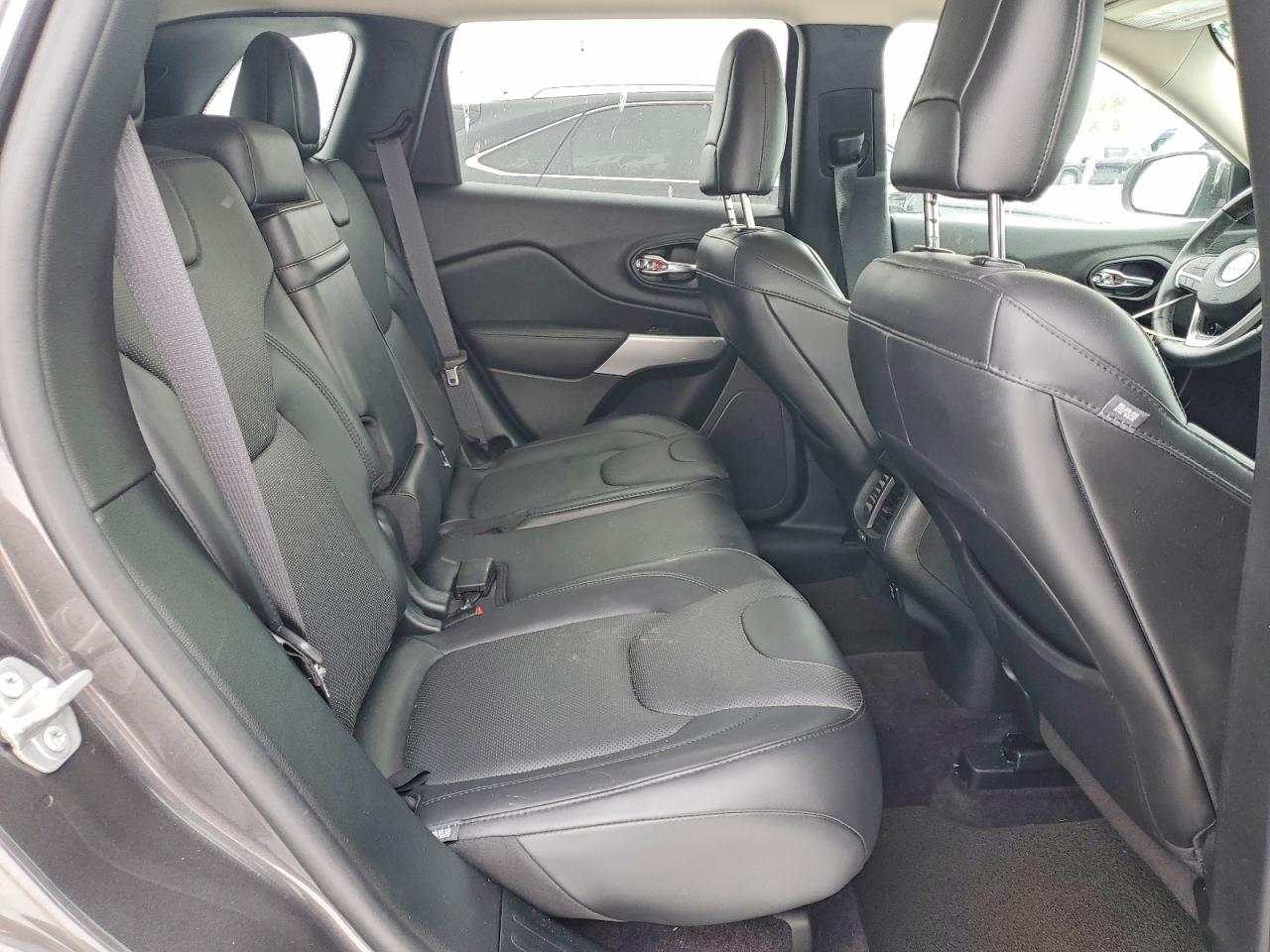 2018 JEEP CHEROKEE OVERLAND photo 21