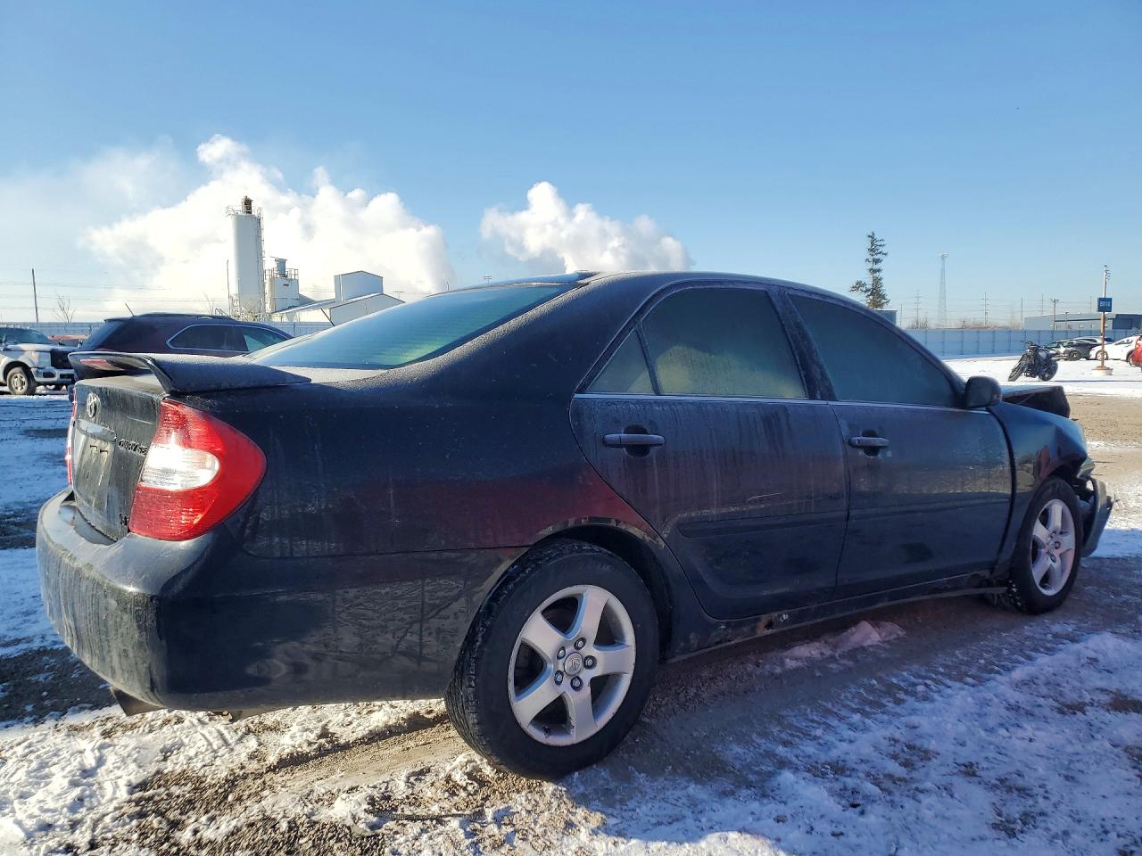 2002 TOYOTA CAMRY LE photo 3
