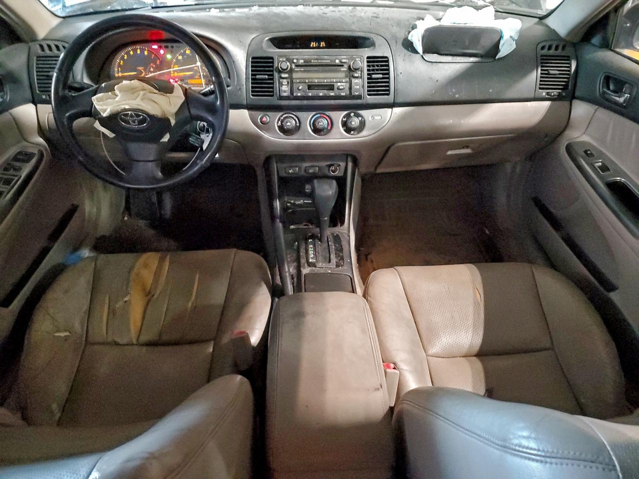 2002 TOYOTA CAMRY LE photo 8