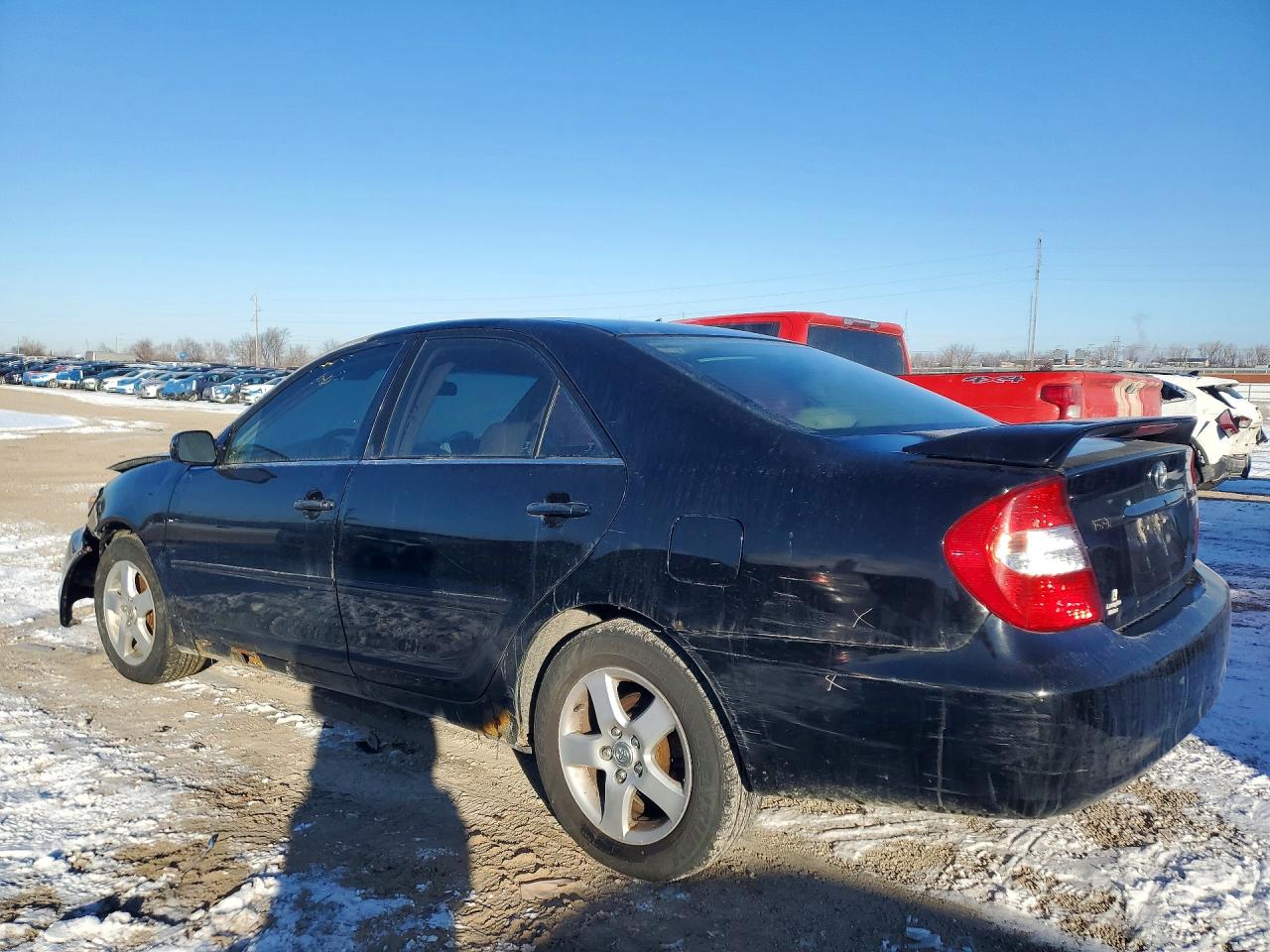 2002 TOYOTA CAMRY LE photo 2