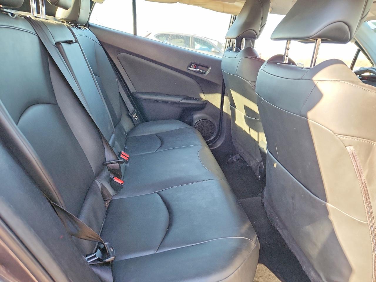 2016 TOYOTA PRIUS photo 21
