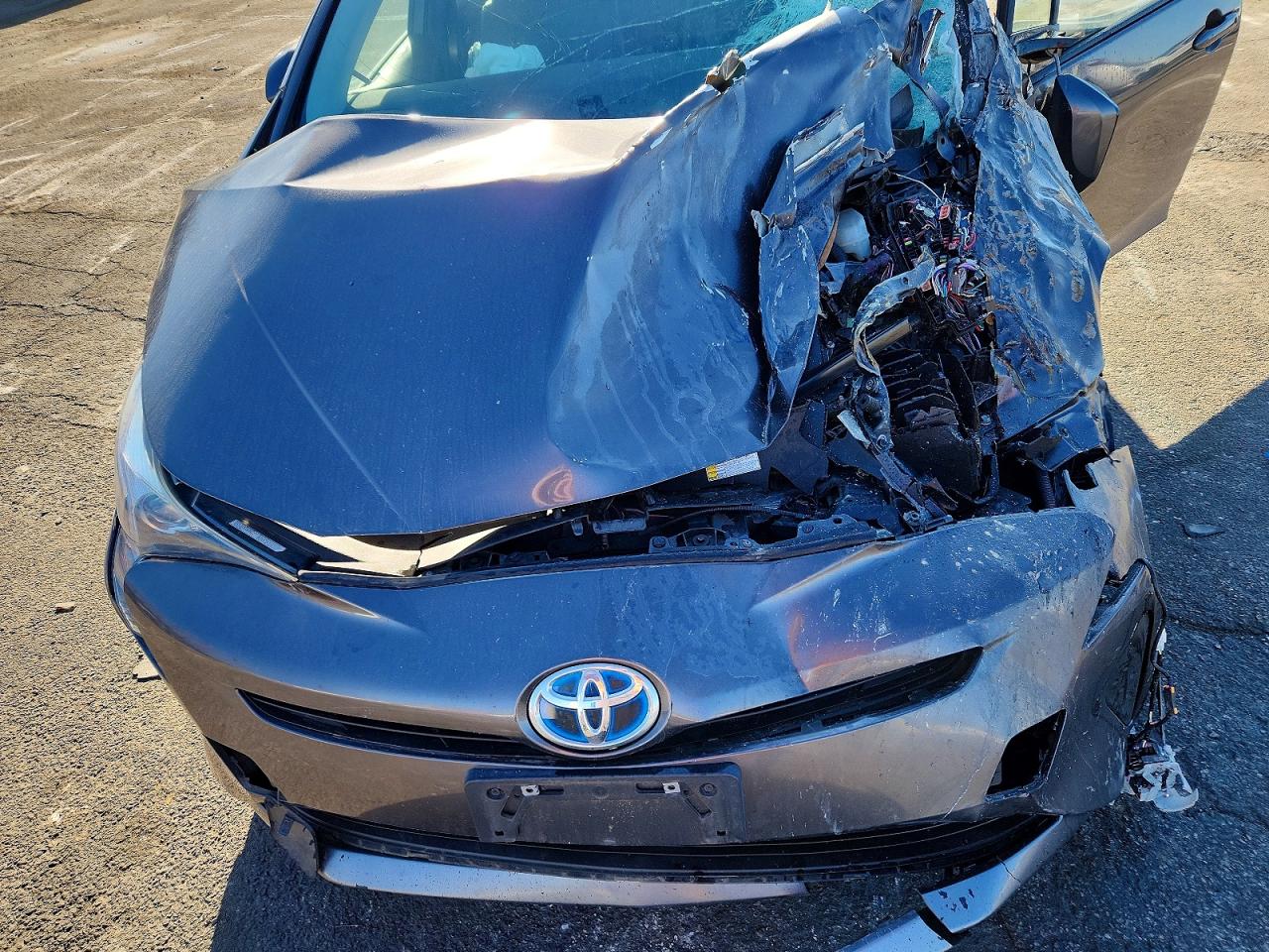 2016 TOYOTA PRIUS photo 23
