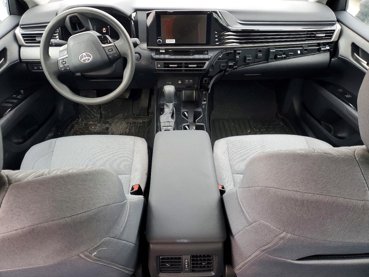 2025 TOYOTA CAMRY LE photo 8